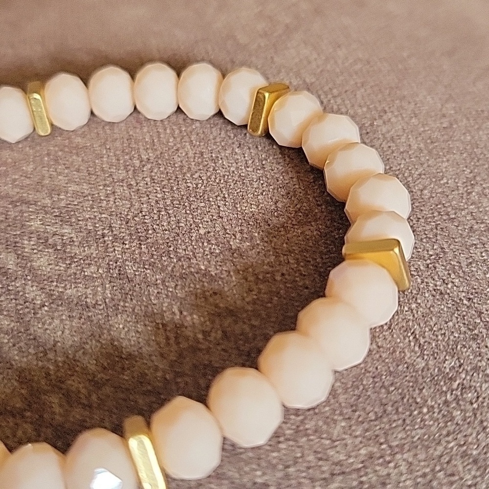 Cream Glass Beaded Leopard Print Charm Stretch Mobwife Bracelet - Picture 5 of 5